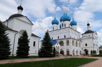 В Высоцкий и Владычний монастыри с гидом-психологом из Москвы
