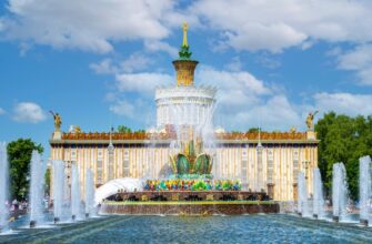 Экскурсия по ВДНХ + световое шоу в «Макете Москвы»