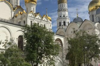 Детская экскурсия по территории Кремля