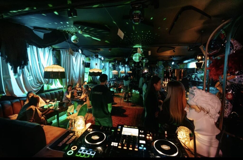 Драй энд Вет Коктейл бар / Dry & Wet Cocktail Bar