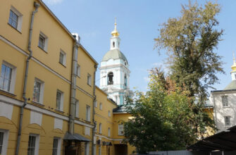 Гостиная горка на берегу Яузы