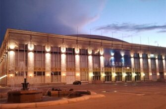 Государственный центральный концертный зал «Россия» — крупнейшая площадка для концертов в Лужниках