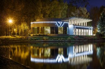 Итальянский ресторан Иль Лаго дей Чини на Крестовском острове с видом на воду