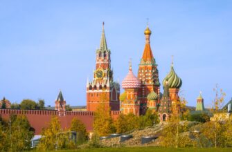 Красная площадь и парк «Зарядье»