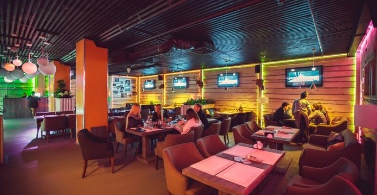 Кафе-бар «Follow Me Cafe»