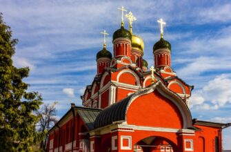 Высоко-Петровский монастырь и подъём на колокольню