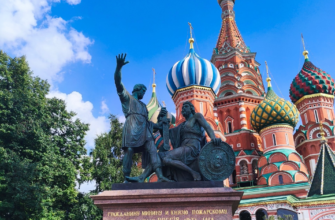 Красная площадь и Варварка. Знакомые места — незнакомые истории