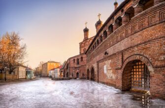 Крутицкое подворье в веках и лицах