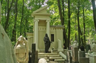 Введенское кладбище: готика, эклектика и мистика