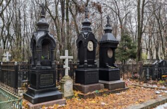Кумиры, герои и святые старинного Ваганьковского кладбища в Москве