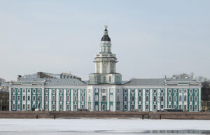 Кунсткамера в Санкт-Петербурге: путешествие в мир этнографии и антропологии