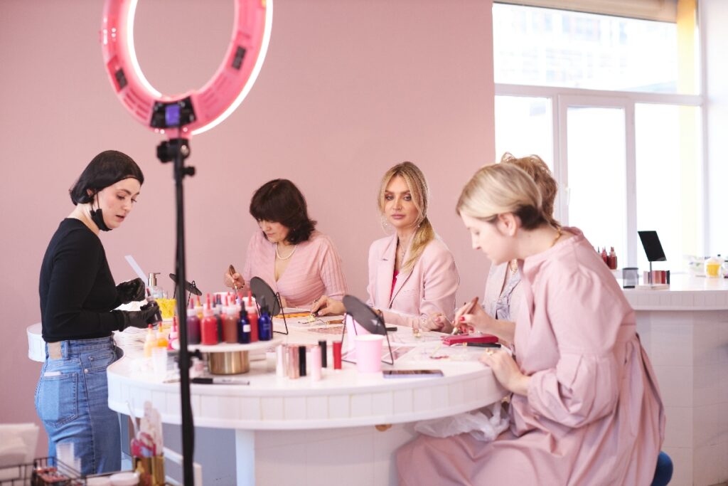 Лаборатория косметики MAKEUP KITCHEN
