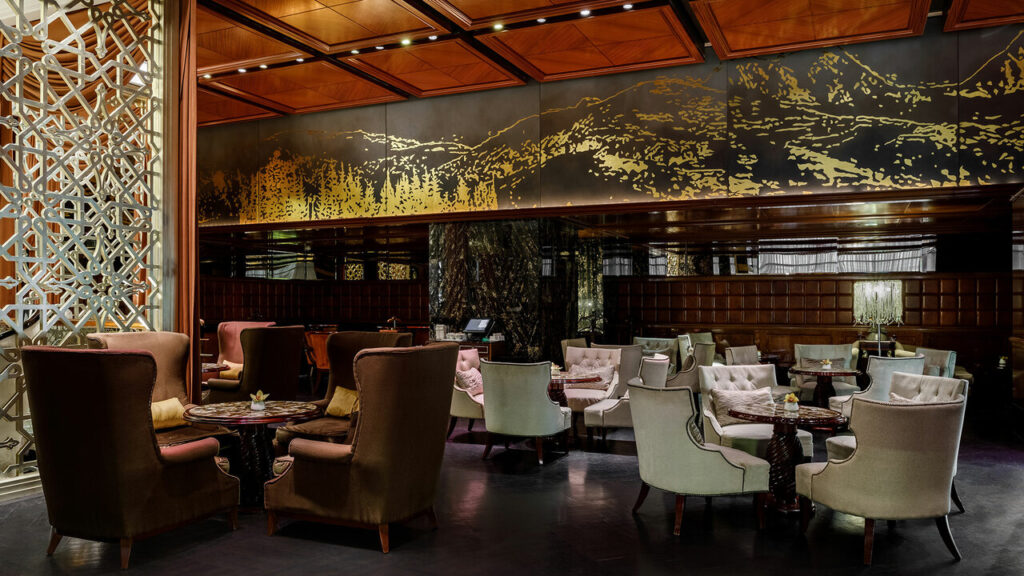 Зе Лаунж Бар / The Lounge Bar