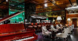 Зе Лаунж Бар / The Lounge Bar — фото 3