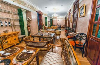 Ресторан купцов Елисеевых в центре Петербурга: европейская и русская кухня у Невского проспекта