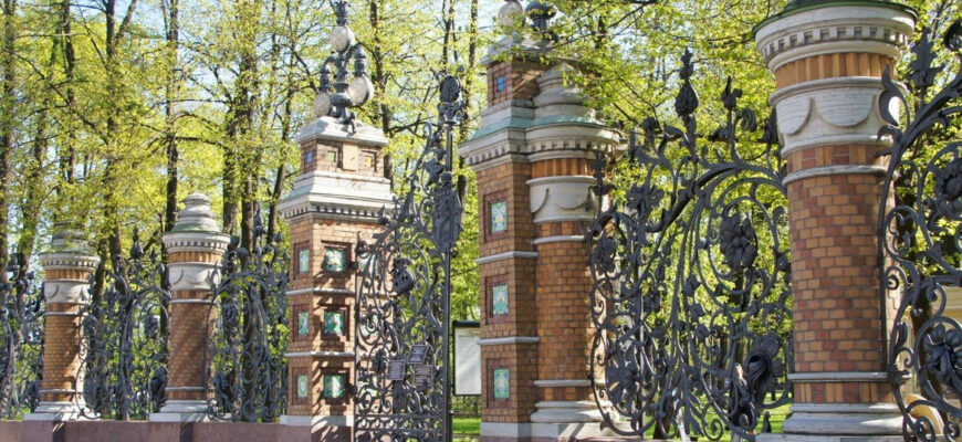 Михайловский Сад