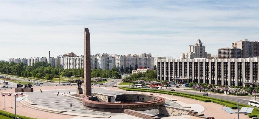 Монумент героическим защитникам Ленинграда