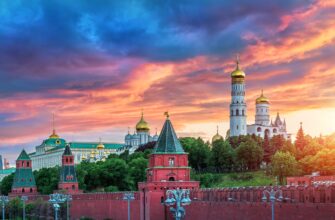 Московский Кремль с гидом-историком