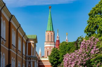 «Москва — это Красная площадь, Москва — это звёзды Кремля…»