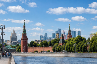 Москва вдоль и поперёк: обзорная экскурсия с 4 остановками и круиз по Москве-реке