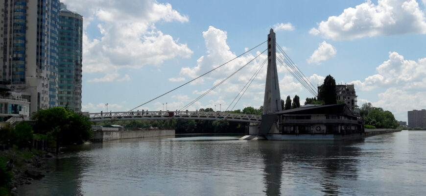 Мост поцелуев
