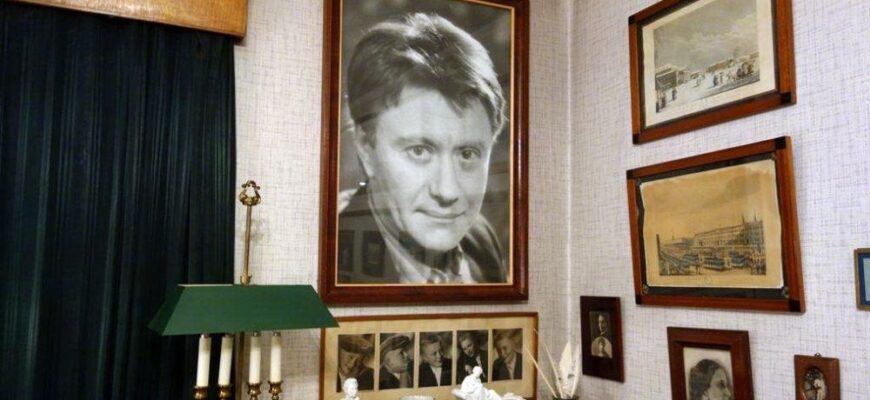 Музей-квартира актерской семьи М.В., А.А. Мироновых — А.С. Менакера