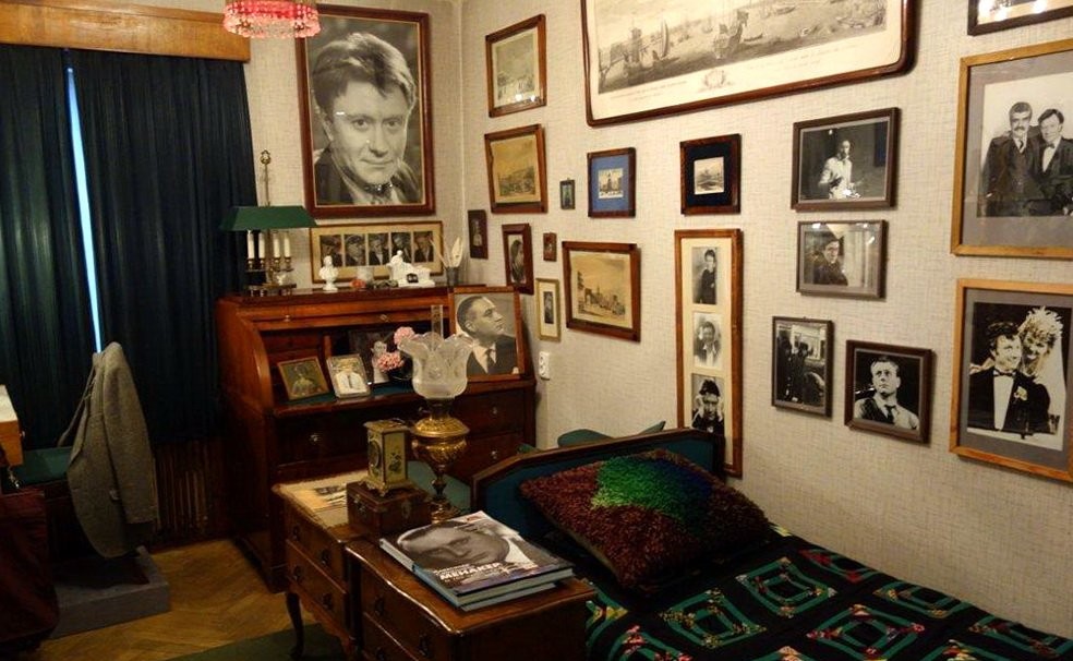 Музей-квартира актерской семьи М.В., А.А. Мироновых — А.С. Менакера