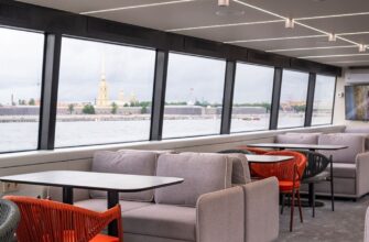 На электроходе по центру Москвы — с видами и рестораном