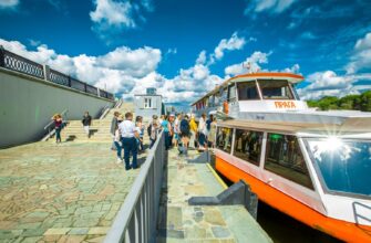 На теплоходе по Москве-реке от Зарядья до Киевской