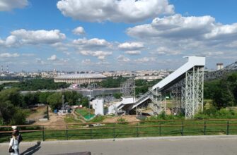 На Воробьёвы горы по эскалаторной галерее