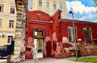 Неожиданная Москва: прогулка по дворикам и переулкам с загадками и полароидом