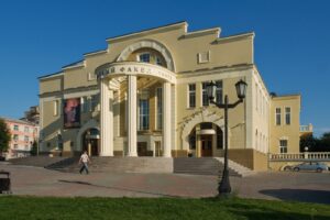 Новосибирский академический драматический театр «Красный факел»: уникальная атмосфера Новосибирска