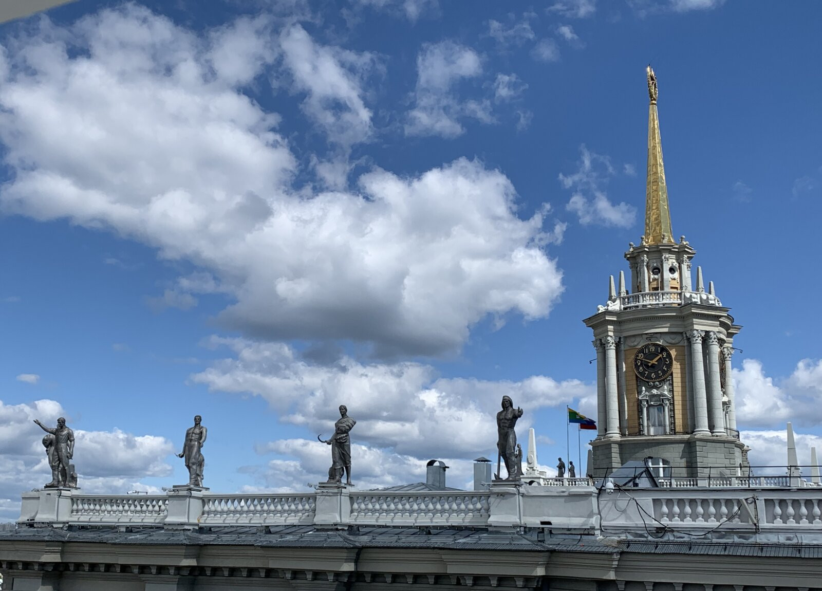 Гранд-Екатеринбург: обзорная по городу, Уралмаш, Европа-Азия, Каменный Остров и Ганина Яма