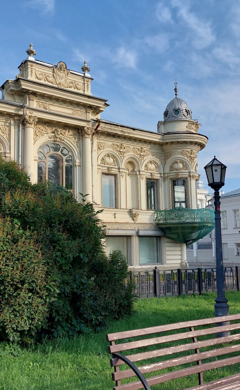 Красивые истории Кремлёвской улицы