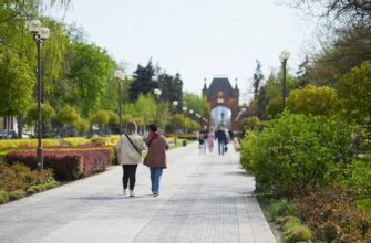 По центральной улице Краснодара