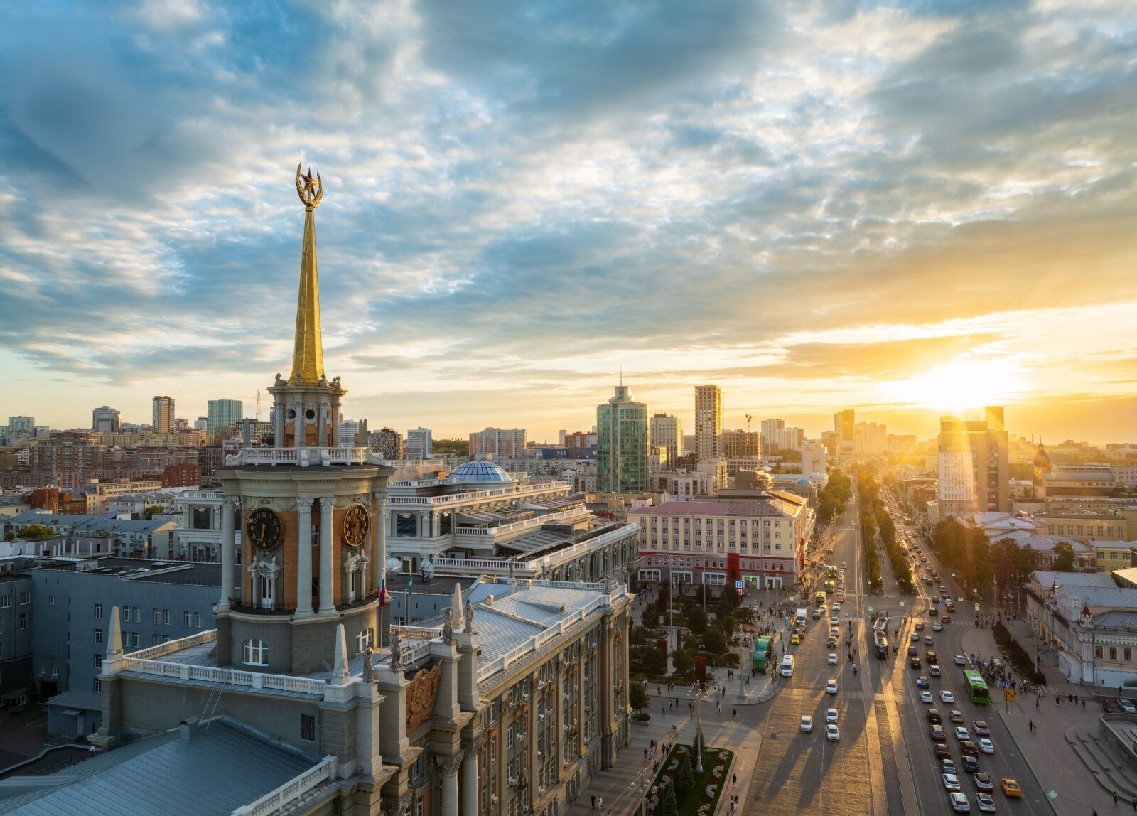 «По Главной улице с оркестром!» — в хорошем настроении по Екатеринбургу