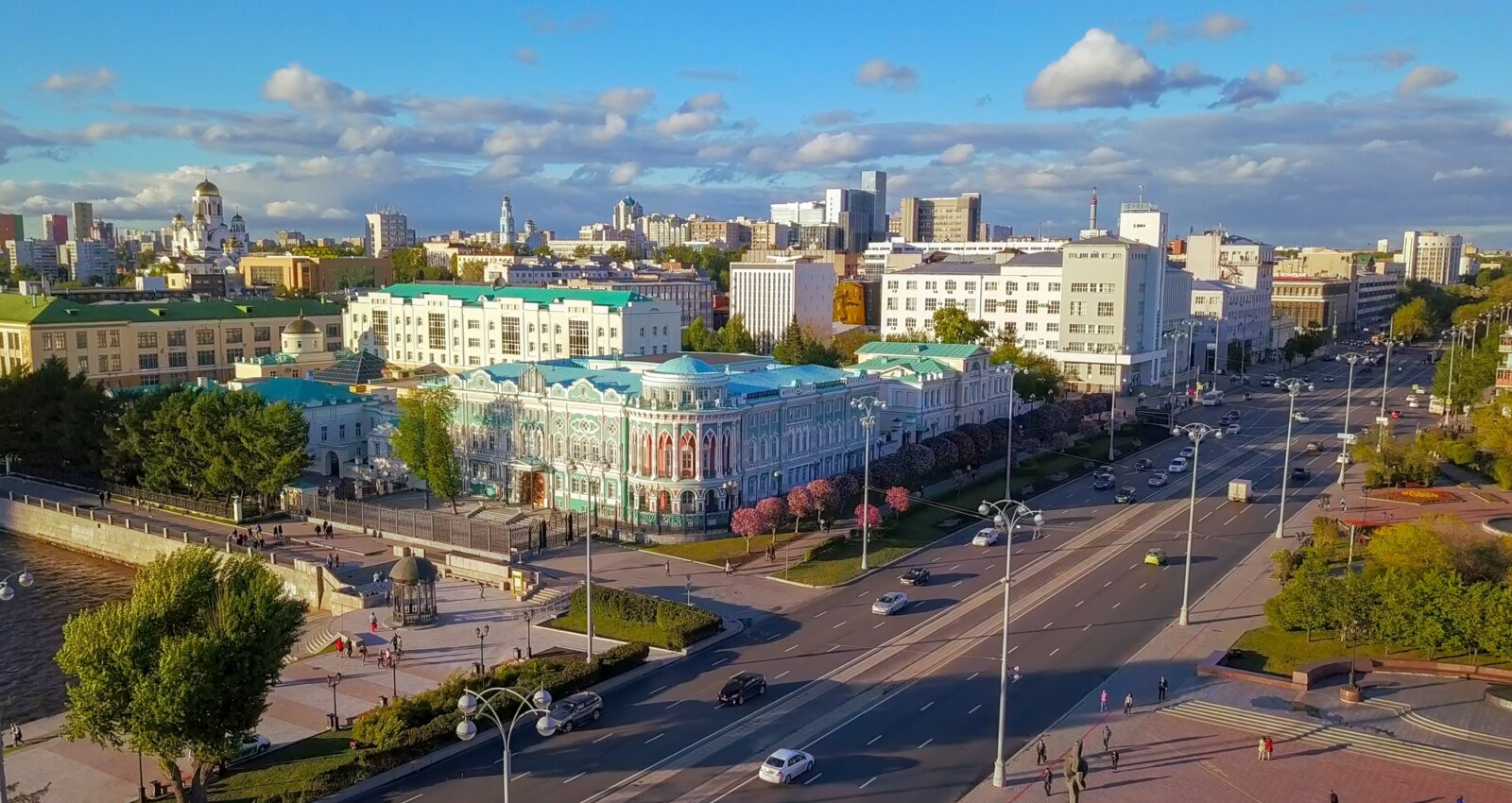 Все грани Екатеринбурга на автомобиле
