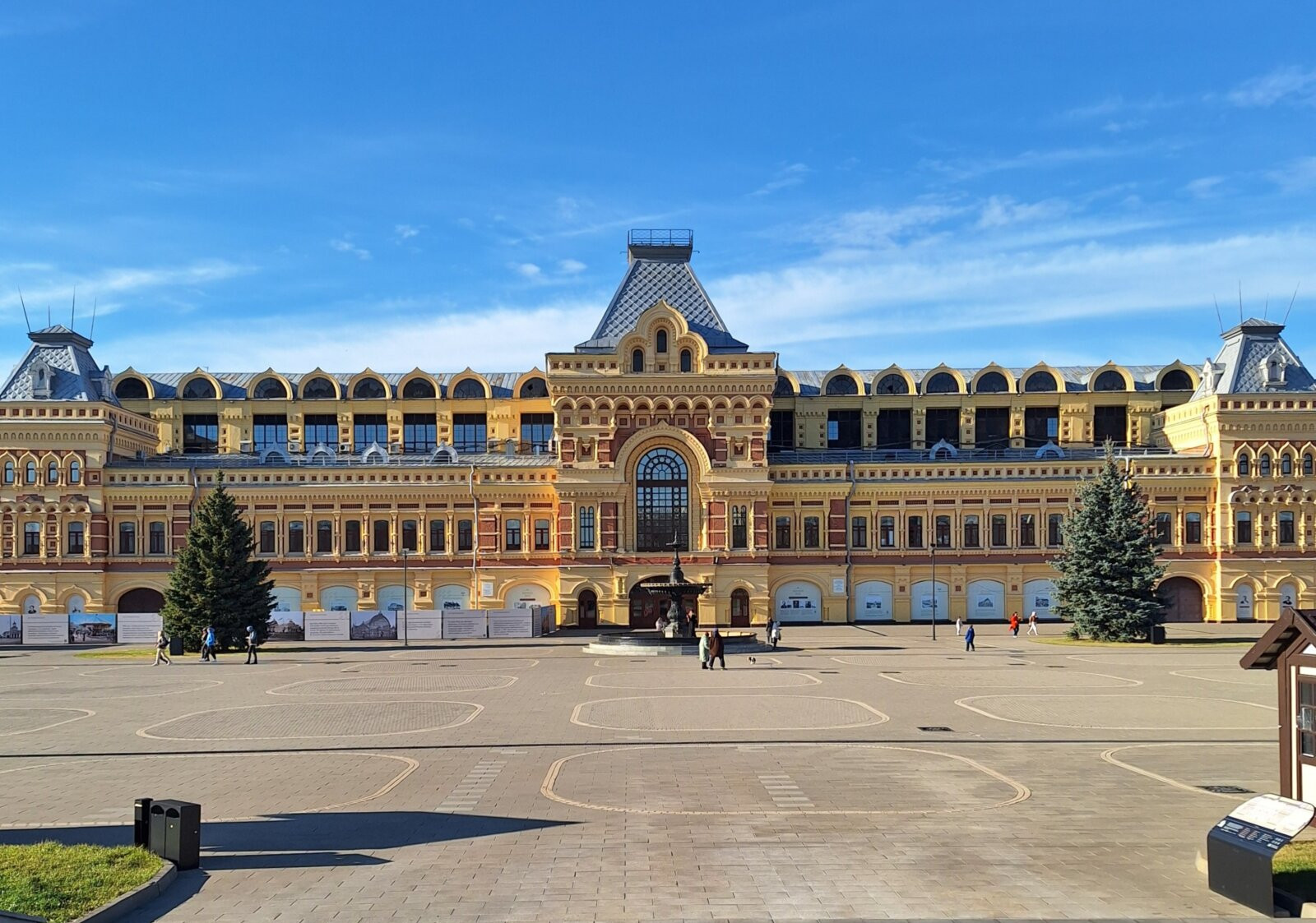 Ярмарка контрастов в Нижнем Новгороде: две грани, два мира, две реки