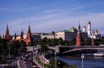 Обзорная автомобильная экскурсия по Москве с двумя гидами