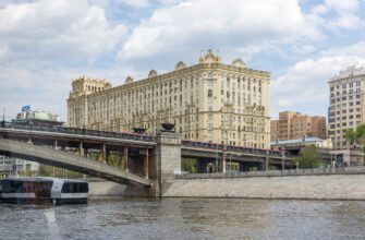 От последней деревни до Сити: экскурсия по Москве с поездкой на электросудне «Синичка»