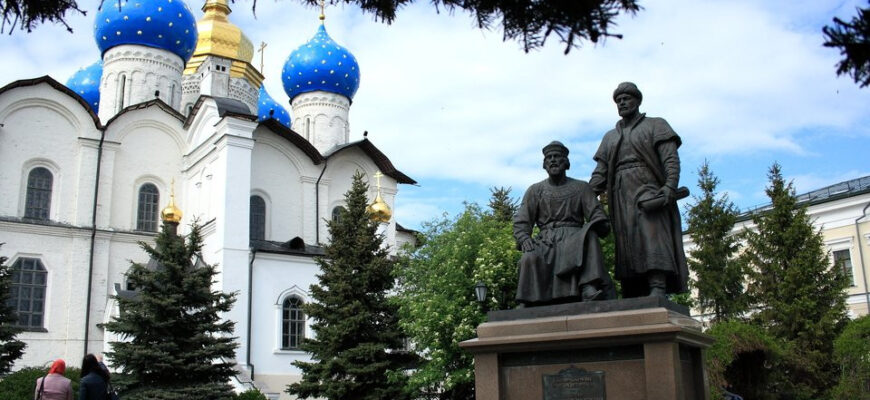 Памятник зодчим казанского Кремля