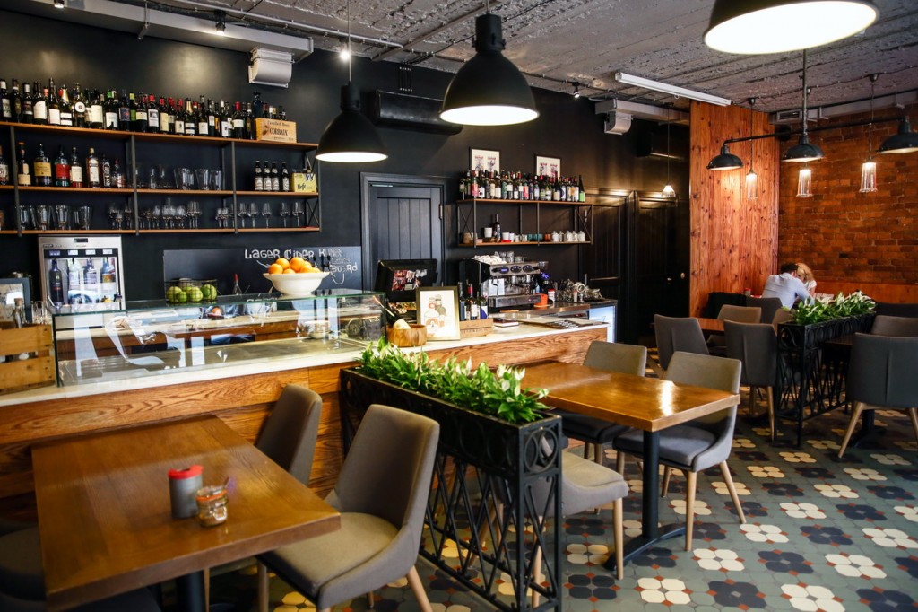 Панинаро алиментари и винерия / Paninaro Alimentari & Vineria
