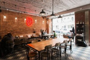 Панинаро алиментари и винерия / Paninaro Alimentari & Vineria — фото 4