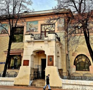 От Гоголя до Горького: переулками Поварской