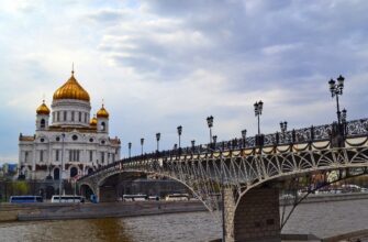 Патриарший мост — прогулка с видом на сердце Москвы