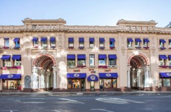 Петровский пассаж — исторический торговый комплекс в центре Москвы