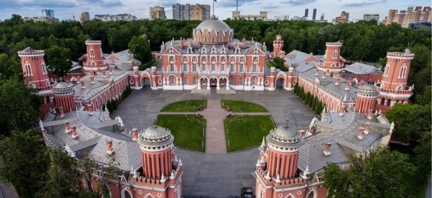 Петровский путевой дворец