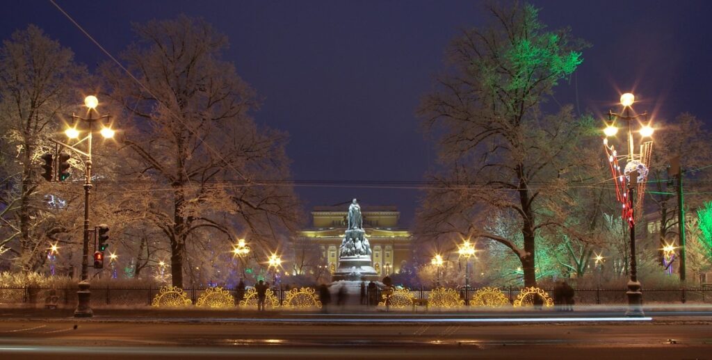 Площадь Островского