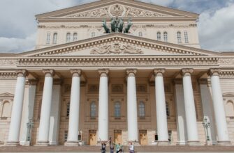 По арбатским дворам с диктором Первого канала — стендап-прогулка