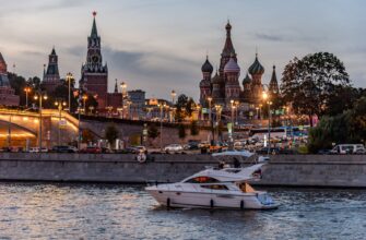 По Москве-реке — на английской яхте Fairline Phantom 40